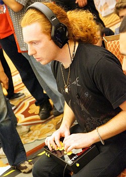 ���������꡼ No.003�Υ���ͥ������ / ��EVO2012�ϳ�Ʈ�������ѡȥ�С��쥹�ɥ���ȥ������Hit Box�פγ�ȯ�ԡ�Dustin Huffer��˥ߥ˥��󥿥ӥ塼