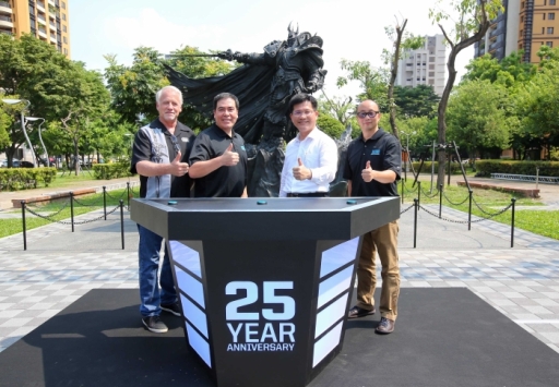 画像ギャラリー No.002のサムネイル画像 / 「ウォークラフト」に登場するキャラ「アーサス」の巨大銅像が台湾に登場