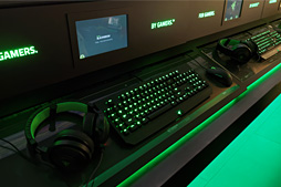 ���������꡼ No.010�Υ���ͥ������ / ��COMPUTEX�Ϥޤ����θ����Ƥ�餤�������顤�����ơ����ʤ��ס�Razer��Υꥢ��Ź�ޡ�RazerStore Taipei�פ򸫤Ƥ���