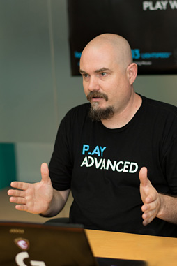 画像ギャラリー No.002のサムネイル画像 / 「G603」が採用する光学センサー「HERO」は,独自開発の完全新作だった。Logicool GのChris Pate氏に,新型マウスの秘密を聞く