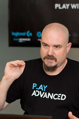 画像ギャラリー No.009のサムネイル画像 / 「G603」が採用する光学センサー「HERO」は,独自開発の完全新作だった。Logicool GのChris Pate氏に,新型マウスの秘密を聞く