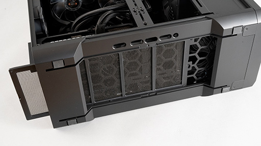 画像ギャラリー No.015のサムネイル画像 / G TUNEの新型ミニタワーゲームPC「DG-I7G70」をテスト。机上に置きやすいコンパクトな筐体でも性能や静音性は優秀だ