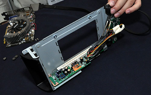 ���������꡼ No.010�Υ���ͥ������ / ��COMPUTEX��MSI��ʹ����129�ɥ�ΥΡ���PC��������ե��å�����ĥ�ܥå�����GUS�׾ܺ١������̿������������