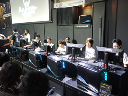 ���������꡼ No.004�Υ���ͥ������ / ��TGS 2012�ϡ�Alliance of Valiant Arms��e-Sports �������긢 2012�η辡�郎CyAC�֡����ǳ��š�������DeToNator�פ��������ǽ�ͥ��