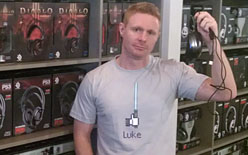 画像ギャラリー No.002のサムネイル画像 / 「Senseiが光る理由」に「Professional Gaming Gearの看板を下ろした理由」などなど。SteelSeriesの偉い人,Kim Rom氏にメールであれこれ聞いてみた