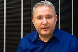 ���������꡼ No.010�Υ���ͥ������ / SteelSeries�ο�CEO����С��˻ᥤ�󥿥ӥ塼��Logitech G�����ŷ���Ҥ�����ϡ��ȳ���3�̤ΥǥХ����᡼������ɤ���Ƴ���Τ�