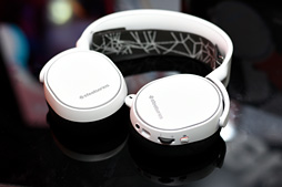 ���������꡼ No.015�Υ���ͥ������ / SteelSeries�������ޡ������إåɥ��åȿ����ʡ�Arctis�פ�ȯɽ�������ʼ���ޥ�����ǥ������Ʊ����3��ǥ�Ÿ��