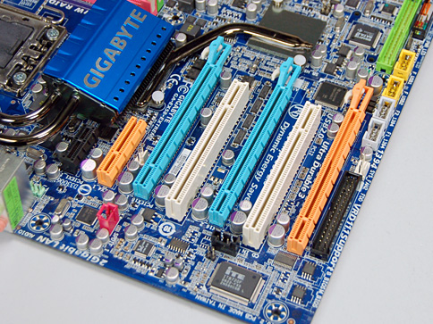 画像集#006のサムネイル/GIGABYTEのゲーマー&OC向けマザー「GA-EX58-EXTREME」を写真で確認