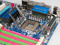 画像集#012のサムネイル/GIGABYTEのゲーマー&OC向けマザー「GA-EX58-EXTREME」を写真で確認