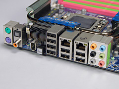 画像集#024のサムネイル/GIGABYTEのゲーマー&OC向けマザー「GA-EX58-EXTREME」を写真で確認