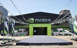 ꡼ No.002 | COMPUTEX2010ǯNVIDIAϡ֥åȡDX113DΩλ롣NVIDIAץ쥹ե󥹾