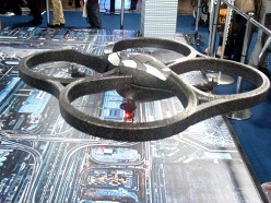 ꡼ No.002 | TGS 2010iPhone/iPadʡΥݡȤǺܡiPhoneΤǤ4㼰Υ饸إꥳץAR.Droneפץ쥤֥Ÿ