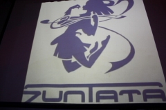 ������#016�Υ���ͥ���/ZUNTATA��YMCK�Υߥ˥饤�֤�Ԥ�줿��SPACE INVADERS EXTREME 2��ȯ�䵭ǰ���٥�ȥ�ݡ���