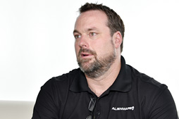 ���������꡼ No.018�Υ���ͥ������ / ��E3 2017��ALIENWARE���ꥸ�ʥ�αվ��ǥ����ץ쥤�����衣��Υ����ܡ��ɤ���ӥޥ�����ȯ�����