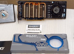 ���������꡼ No.010�Υ���ͥ������ / ��COMPUTEX��Galaxy��GeForce��®�Ȥʤ�ǥ奢��GTX 470�����ɤ�GTX 470��GT 240���祫���ɤ����