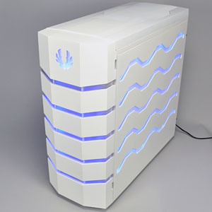 ���������꡼ No.002�Υ���ͥ������ / BitFenix��1�ƤΥ����ޡ�����PC��������Colossus�ס����ΰ���Ū�ʳ��Ѥ�������¤��̿��ǥ����å�����