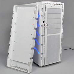 ���������꡼ No.010�Υ���ͥ������ / BitFenix��1�ƤΥ����ޡ�����PC��������Colossus�ס����ΰ���Ū�ʳ��Ѥ�������¤��̿��ǥ����å�����