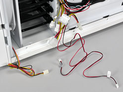 ���������꡼ No.014�Υ���ͥ������ / BitFenix��1�ƤΥ����ޡ�����PC��������Colossus�ס����ΰ���Ū�ʳ��Ѥ�������¤��̿��ǥ����å�����