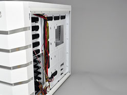 ���������꡼ No.017�Υ���ͥ������ / BitFenix��1�ƤΥ����ޡ�����PC��������Colossus�ס����ΰ���Ū�ʳ��Ѥ�������¤��̿��ǥ����å�����