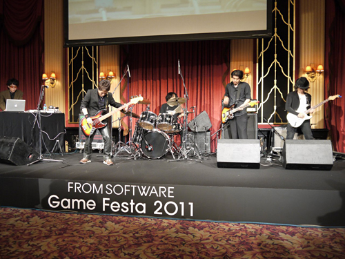 ���������꡼ No.003�Υ���ͥ������ / ��TGS 2011�ϡ�ARMORED CORE V�פȡ�DARK SOULS�פ�����θ����ݡ��ȡ�ȯ�䤬����DARK SOULS�Υץ��ǥ塼�������饳���Ȥ���äƤ���