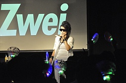 画像ギャラリー No.001のサムネイル画像 / 「ROBOTICS;NOTES」の発売記念ライブで,Zweiが「拡張プレイス」など全8曲を熱唱。志倉千代丸氏による制作エピソードの披露も