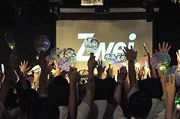 画像ギャラリー No.008のサムネイル画像 / 「ROBOTICS;NOTES」の発売記念ライブで,Zweiが「拡張プレイス」など全8曲を熱唱。志倉千代丸氏による制作エピソードの披露も