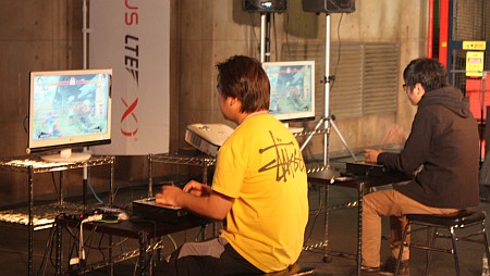 画像ギャラリー No.011のサムネイル画像 / “ウメヌキ”トークにファン感涙。Android版とXbox 360版のストIVで争われた「LG Cup SFIV HD Global Championship」レポート