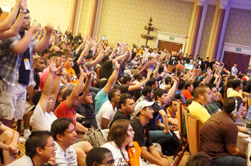 ���������꡼ No.001�Υ���ͥ������ / ��EVO2012�ϥ���ϥ�����γ����˲�줬Ǯ��������EVO2012�׽����ޤȤ��Ǻܡ��֥���IV AE���������Ϥۤ����ǡ���SCV�פ�3�ͤ��辡�ʽФ�