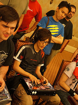 ���������꡼ No.007�Υ���ͥ������ / ��EVO2012�ϥ���ϥ�����γ����˲�줬Ǯ��������EVO2012�׽����ޤȤ��Ǻܡ��֥���IV AE���������Ϥۤ����ǡ���SCV�פ�3�ͤ��辡�ʽФ�