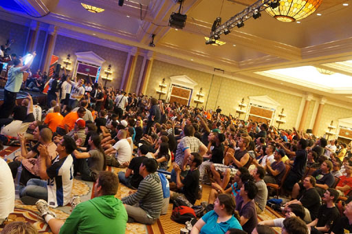 ���������꡼ No.010�Υ���ͥ������ / ��EVO2012�ϥ���ϥ�����γ����˲�줬Ǯ��������EVO2012�׽����ޤȤ��Ǻܡ��֥���IV AE���������Ϥۤ����ǡ���SCV�פ�3�ͤ��辡�ʽФ�