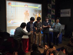 画像ギャラリー No.008のサムネイル画像 / WonderGOOにプロゲーマーがやってきた。思いがけないサプライズに会場が沸いた「HORIスティックイベント sako special 2013〜春〜」レポート