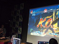 画像ギャラリー No.011のサムネイル画像 / WonderGOOにプロゲーマーがやってきた。思いがけないサプライズに会場が沸いた「HORIスティックイベント sako special 2013〜春〜」レポート