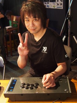 画像ギャラリー No.017のサムネイル画像 / WonderGOOにプロゲーマーがやってきた。思いがけないサプライズに会場が沸いた「HORIスティックイベント sako special 2013〜春〜」レポート