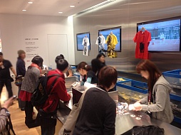 画像ギャラリー No.010のサムネイル画像 / 「メタルギア」コラボTシャツの新柄,ユニクロ銀座店限定で発売