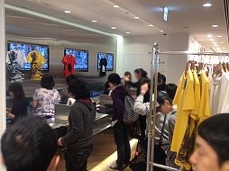 画像ギャラリー No.012のサムネイル画像 / 「メタルギア」コラボTシャツの新柄,ユニクロ銀座店限定で発売