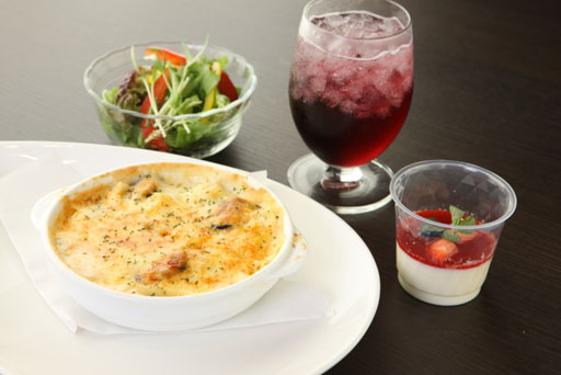 画像ギャラリー No.002のサムネイル画像 / アイドルユニット「アイドリング!!!」のメンバーと「ぷよぷよ!!」で勝負。東京ジョイポリスで行われたゲーム大会の模様をレポート