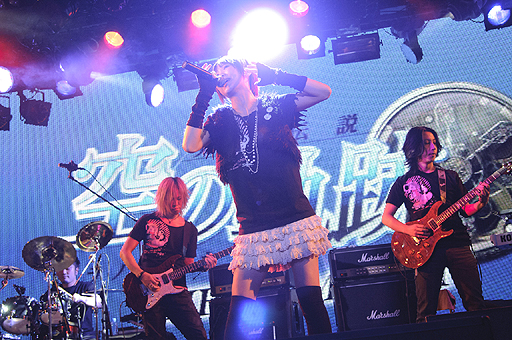 ���������꡼ No.023�Υ���ͥ������ / PS Vita�ֱ�ͺ���� ���ε��� Evolution�פϡ�4�Ҥ�����ȤߺǶ��κ��ʤˡ��饤�֤�ȡ������祦�ʤɤ�Ť��줿����ȯɽ������ͤ��Ϥ�