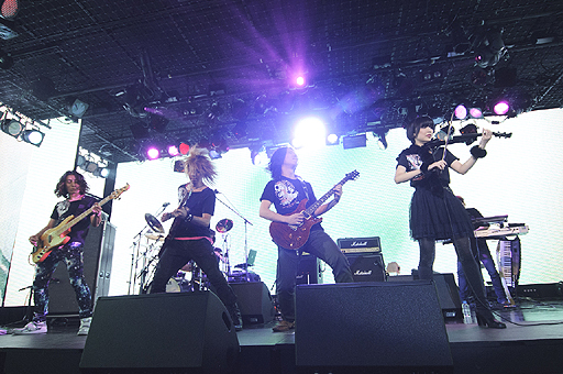 ���������꡼ No.024�Υ���ͥ������ / PS Vita�ֱ�ͺ���� ���ε��� Evolution�פϡ�4�Ҥ�����ȤߺǶ��κ��ʤˡ��饤�֤�ȡ������祦�ʤɤ�Ť��줿����ȯɽ������ͤ��Ϥ�