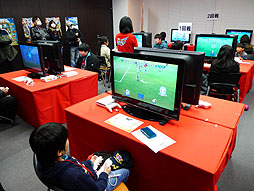 画像ギャラリー No.013のサムネイル画像 / 「ダンボール戦機」&「イナズマイレブン GO」の公式大会「アルテミス・ホーリーロード 超絶ゲームトーナメント」東京会場の様子をレポート