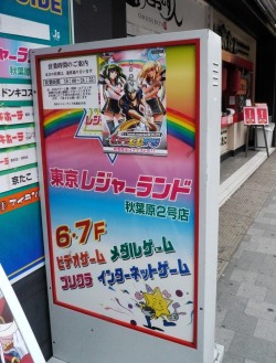 画像ギャラリー No.002のサムネイル画像 / BEMANIシリーズ最新作「beatmania IIDX 20 tricoro」のロケテストが本日開始。会場で見かけたL.E.D.氏と猫叉Master氏へのミニインタビューを掲載