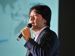 ���������꡼ No.005�Υ���ͥ������ / ���꡼�ȶ��Ȥ��볤����ꥲ������3�Ҥ����ܤ��鳤�����ܻؤ�1�Ҥˡ���GREE�Υ������Х�Ÿ���פˤĤ��ƥ��󥿥ӥ塼