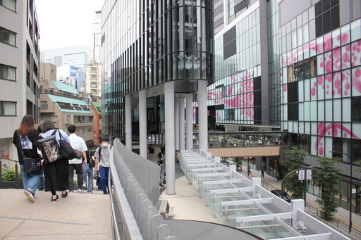 画像ギャラリー No.009のサムネイル画像 / スマホを片手に渋谷サクラステージを歩き回った「ファイナルファンタジーXIV 光の納涼祭」の模様をレポート