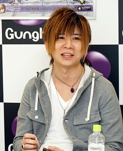 ������#010�Υ���ͥ���/�֥ǥ��Х��󥲡��ȡ�1��ǯ��ǰ���󥿥ӥ塼������1ǯ�֤�ư���Ⱥ����Ÿ���ˤĤ��ơ�������ǥ��쥯������4̾�α��ĳ�ȯ�����åդ�ľ��