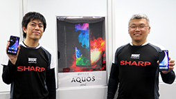 画像ギャラリー No.022のサムネイル画像 / 重量約141gのスマートフォン「AQUOS zero2」が発売。軽いだけでなくゲーム用機能も完備したゲーマー向け端末の完成形