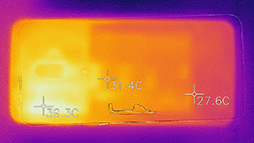 画像ギャラリー No.028のサムネイル画像 / 重量約141gのスマートフォン「AQUOS zero2」が発売。軽いだけでなくゲーム用機能も完備したゲーマー向け端末の完成形