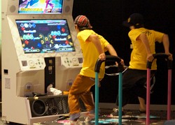 画像ギャラリー No.007のサムネイル画像 / 「KONAMI Arcade Championship 2012」2日目の模様をレポート。“三連覇”や海外勢の活躍に会場はヒートアップ