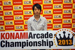 画像ギャラリー No.022のサムネイル画像 / 「KONAMI Arcade Championship 2012」2日目の模様をレポート。“三連覇”や海外勢の活躍に会場はヒートアップ