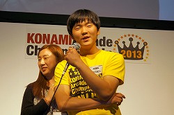 画像ギャラリー No.025のサムネイル画像 / 「KONAMI Arcade Championship 2012」2日目の模様をレポート。“三連覇”や海外勢の活躍に会場はヒートアップ