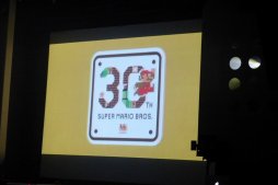画像集 No.004のサムネイル画像 / マリオの誕生日に開催された「スーパマリオ30祭」をレポート。生みの親である宮本 茂氏,手塚卓志氏,近藤浩治氏がゲストともに30周年を祝福