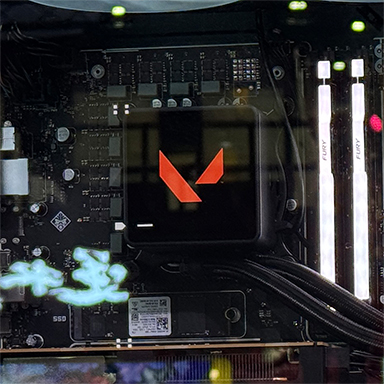 ���������꡼ No.007�Υ���ͥ������ / ��VALORANT�פȥ���ܤ��������ޡ�����PC��HP����ȯ��ˡ��ե��󤬤ˤ��Ȥ���褦�ʥǥ�����������������̥�ǥ��TGS2025��